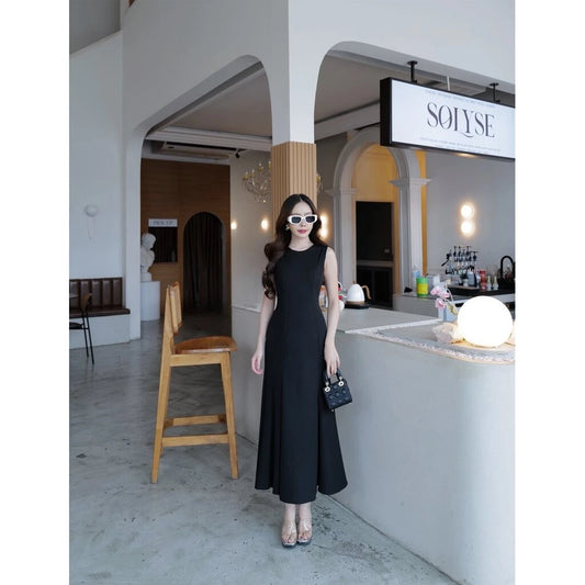 The Cinched Muse in Noir